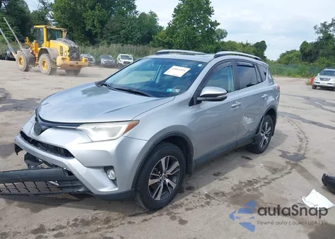 2016 Toyota Rav4 Xle z USA, uszkodzony, nr VIN 2T3RFREV1GW460935